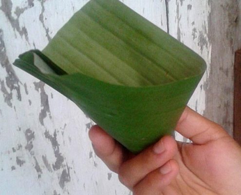 Banana leaf cup